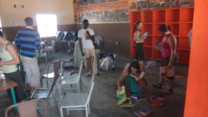 Disposition des fournitures de la médiathèque 